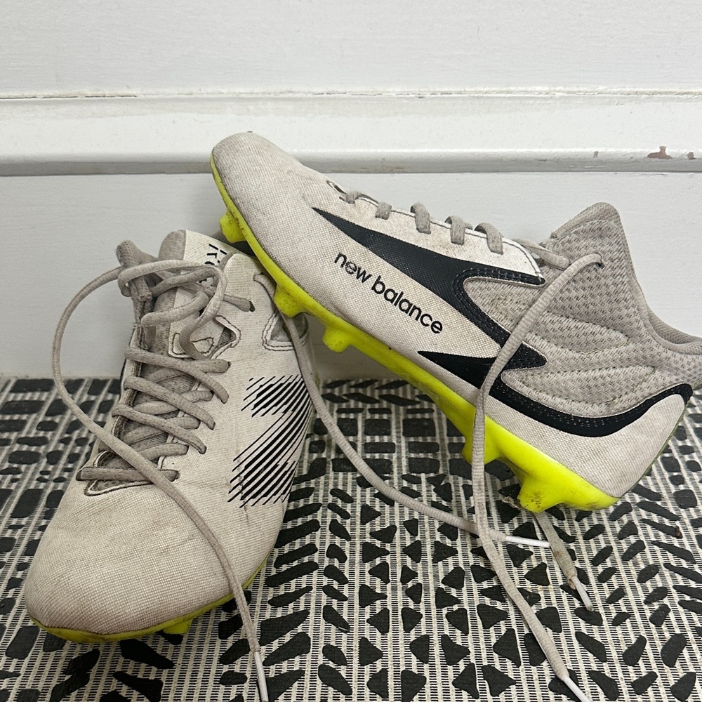 New Balance womens Light Gray Lacrosse  Cleats with Neon Yellow Soles